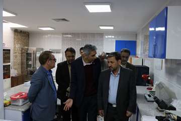 بازدید استاندار از آزمایشگاه مرجع سلامت دانشگاه 98.11.12 